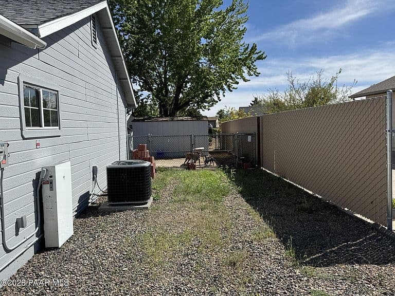 8901 E Rowel Dr photo 2