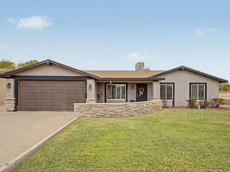 2102 W Utopia Road photo 1