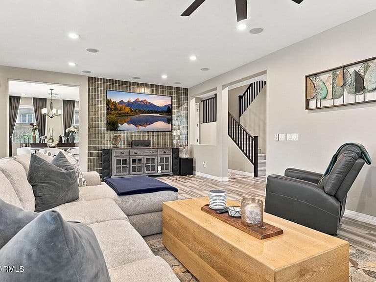 16005 W SHAW BUTTE Drive photo 4