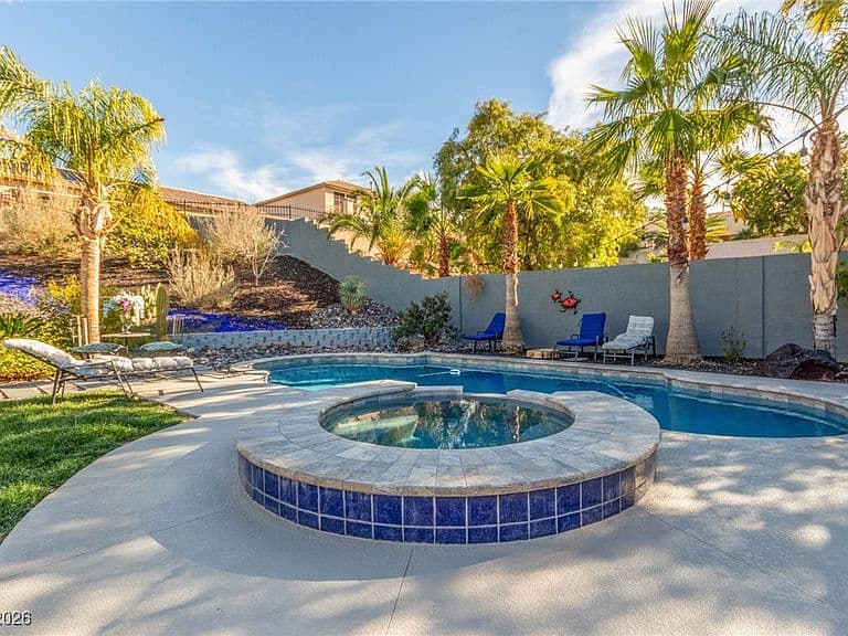 518 Dawn Cove Dr photo 3