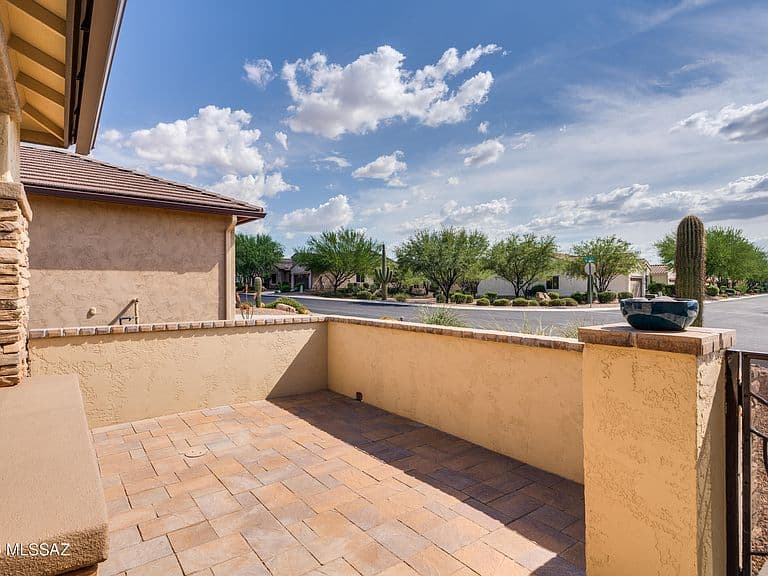 1084 N Grand Canyon Dr photo 5