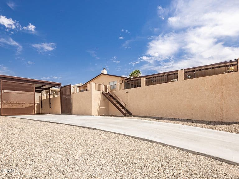 3839 Bluegrass Dr photo 4