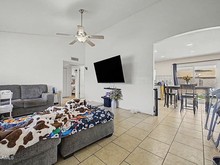6926 W COMET Avenue photo 5