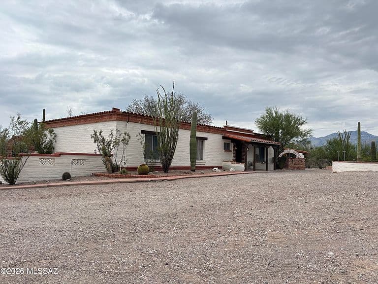 10121 E Catalina Hwy photo 1
