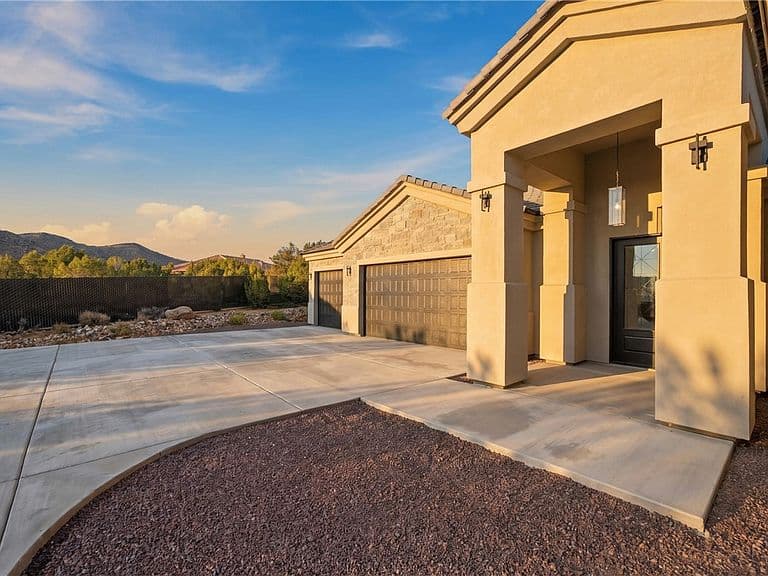 785 W Island Drive photo 4