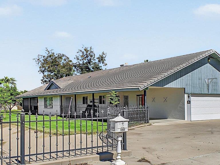 1251 N GILBERT Road photo 3