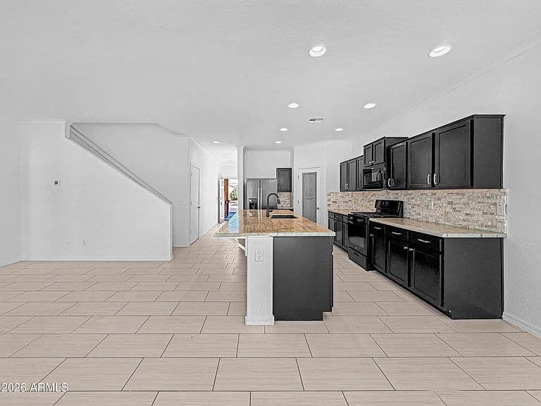 38235 W LA PAZ Street photo 2