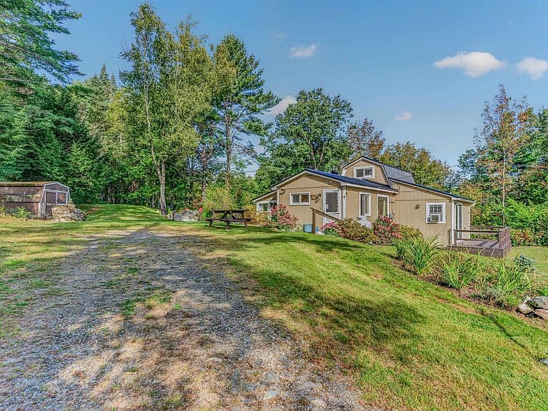 70 Ledge Road photo 2