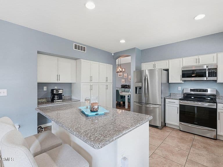 5521 E Beck Lane photo 4