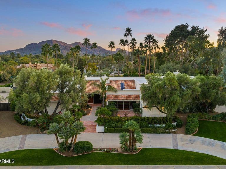 5225 E Turquoise Ave photo 1