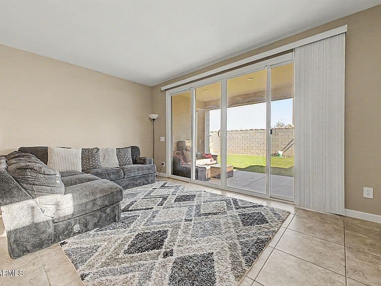 38105 W SAN ALVAREZ Avenue photo 3