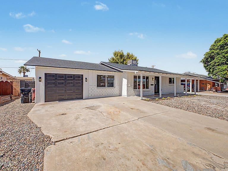8450 E WINDSOR Avenue photo 3