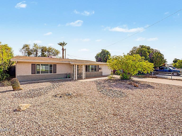 1521 W CAMPBELL Avenue photo 3