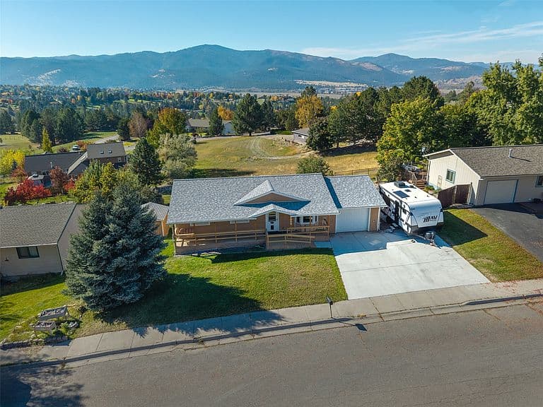 5905 Longview Dr photo 2
