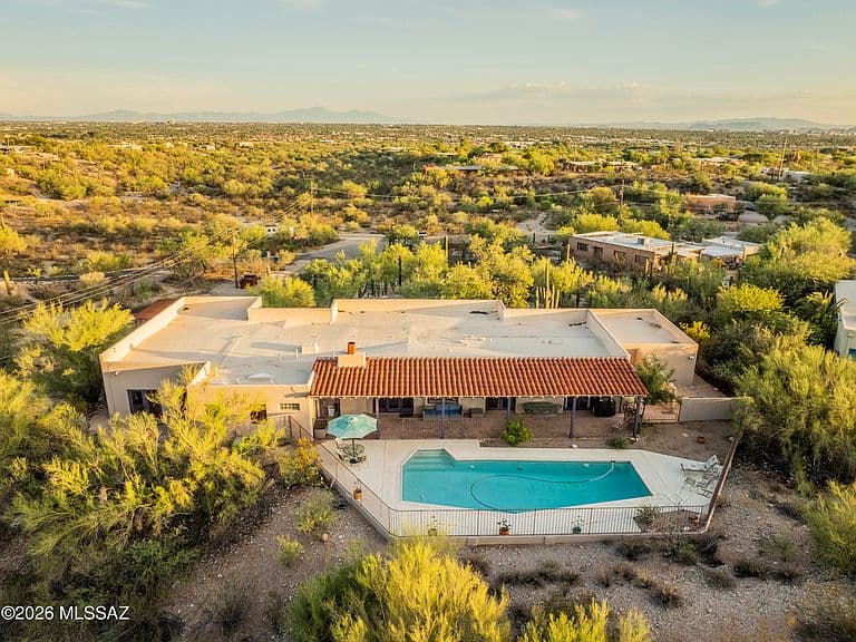 4015 E Camino Llanoso photo 4