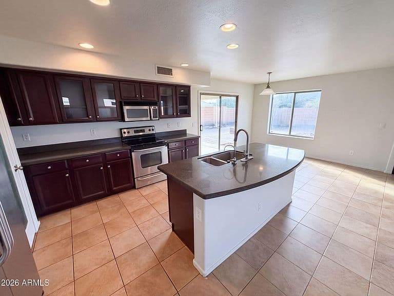 25583 W PIONEER Street photo 3