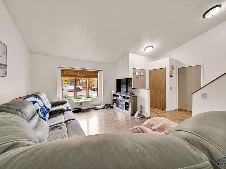 1240 Range View Cir photo 4