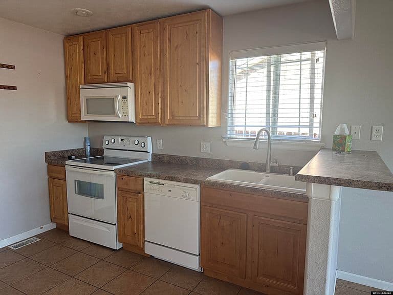 609 Olive Cir photo 5