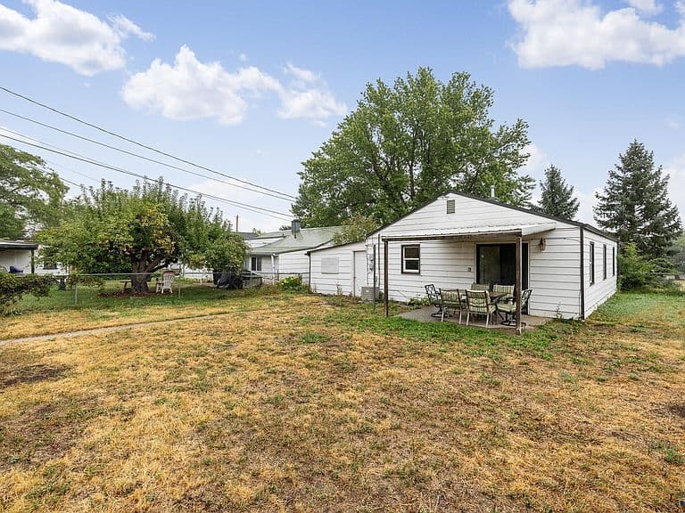 424 Robbins Dr photo 5