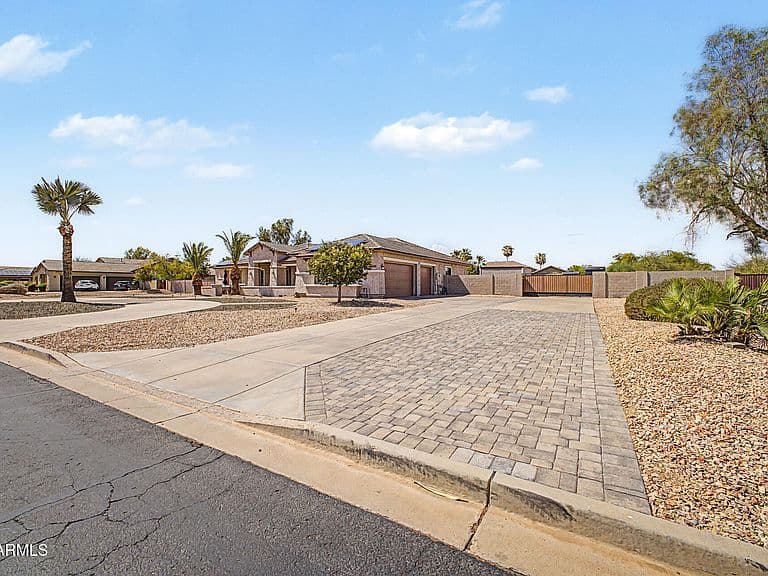14284 W BECKER Lane photo 4