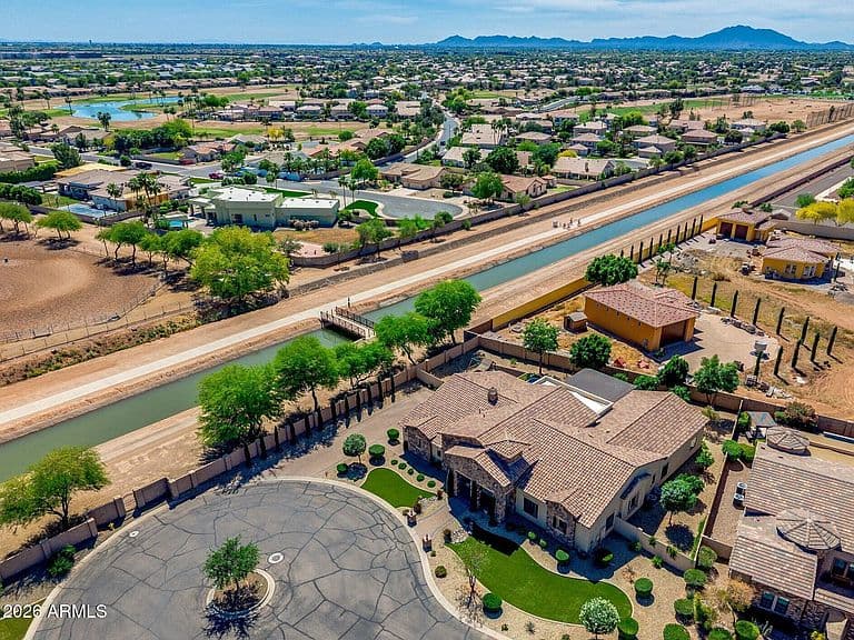 2471 E ROBIN Court photo 4