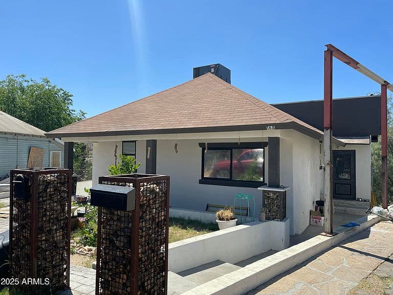 168 S Cedar Avenue photo 1