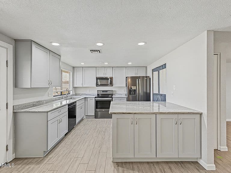 1618 W NOPAL Drive photo 4