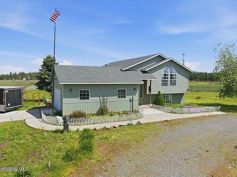 2037 E Yellow Pine Ave photo 1