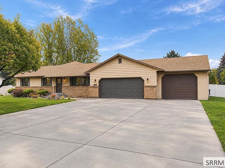 1885 Heather Ln photo 1
