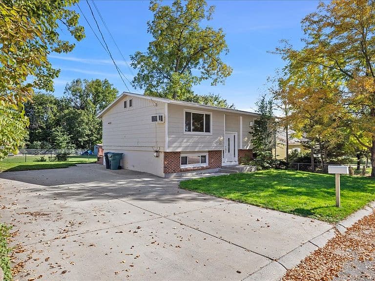 2451 Wingate Ln photo 2