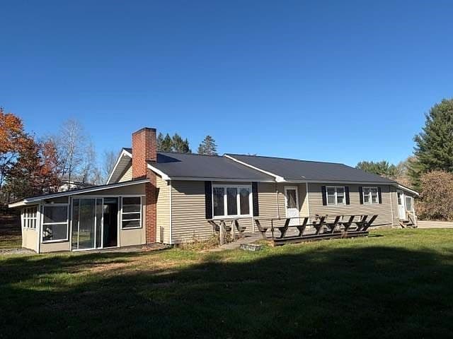 169 Mountain View Avenue photo 1
