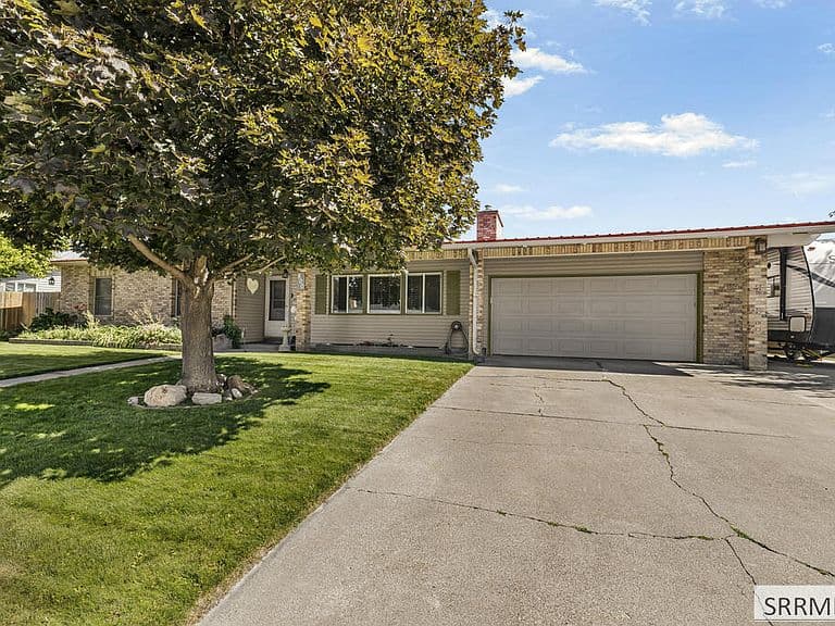 800 Hansen Ave photo 3