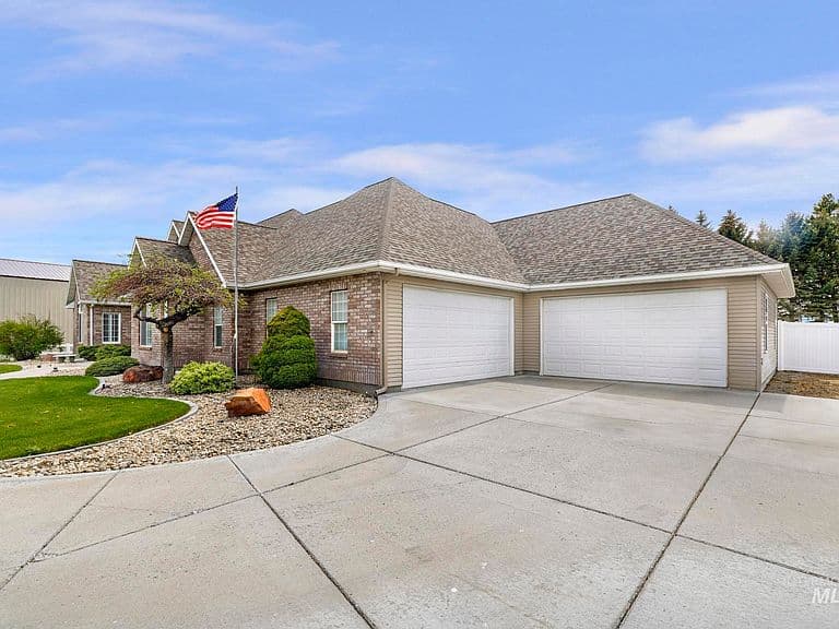2506 E 3707 N photo 2