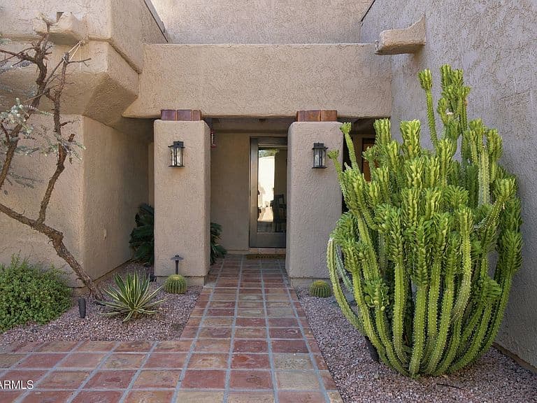 2626 E ARIZONA BILTMORE Circle #18 photo 2