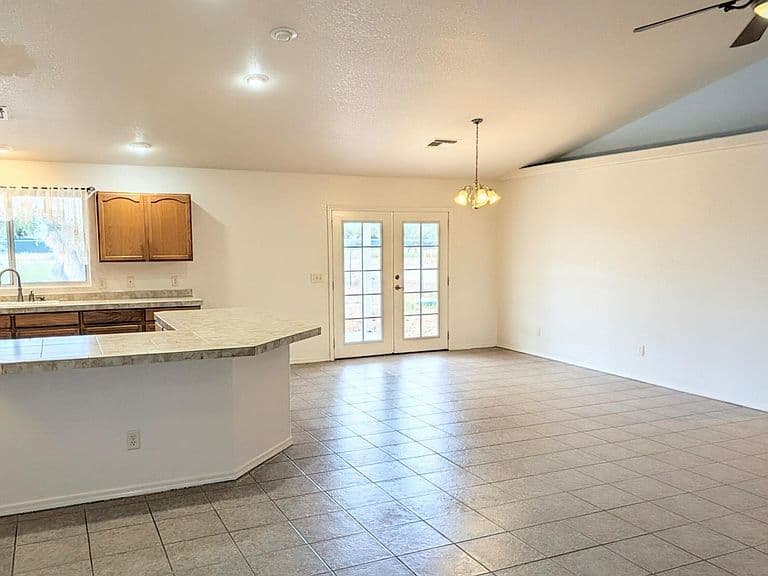 460 E Highway 82 photo 2