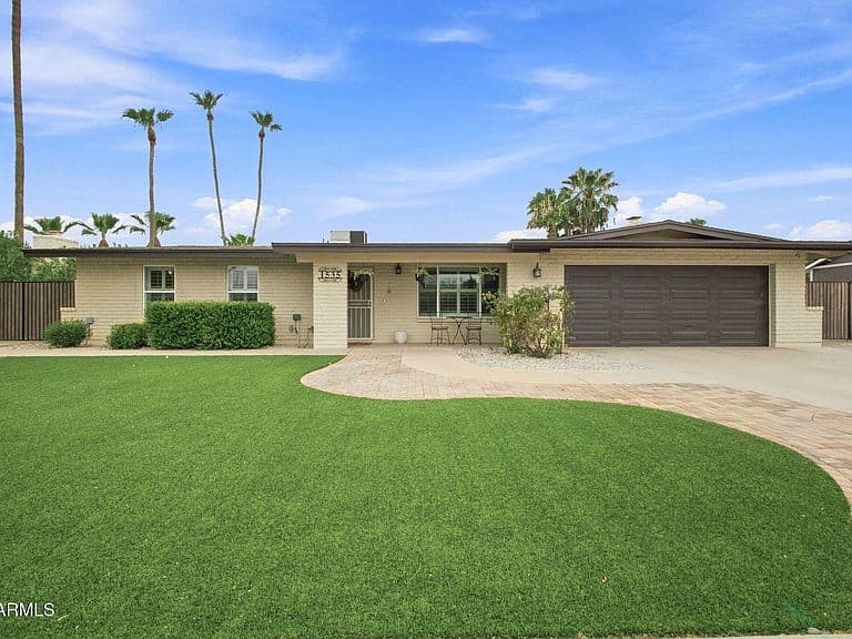 1535 E KENWOOD Street photo 2