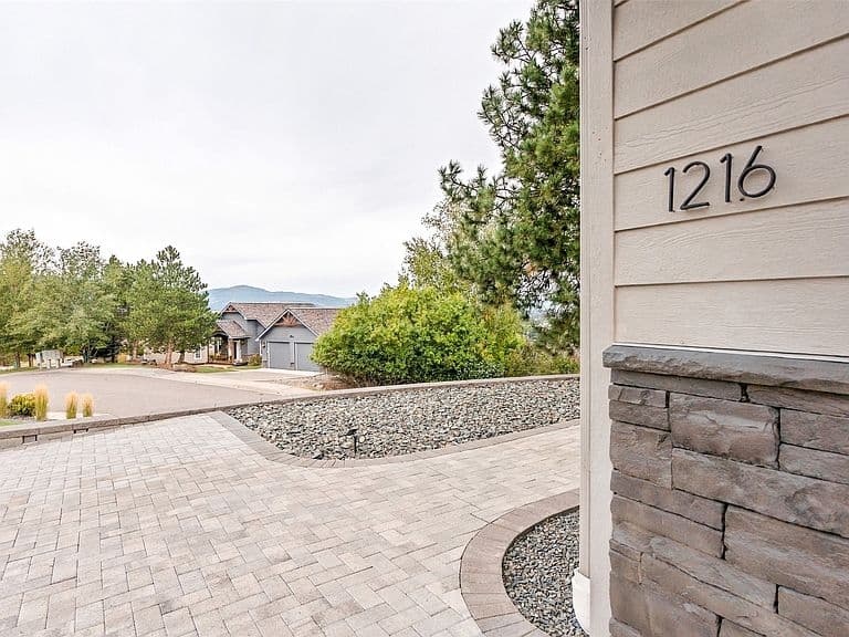 1216 Landons Way photo 4