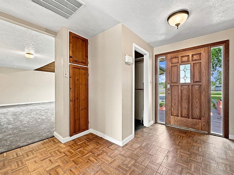2 Hawk Ln photo 4
