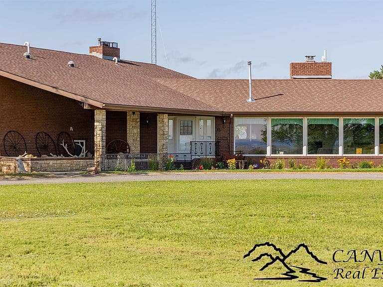 124 Highway 14A West photo 5