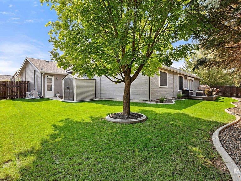 4275 N Rhodes Ave photo 5