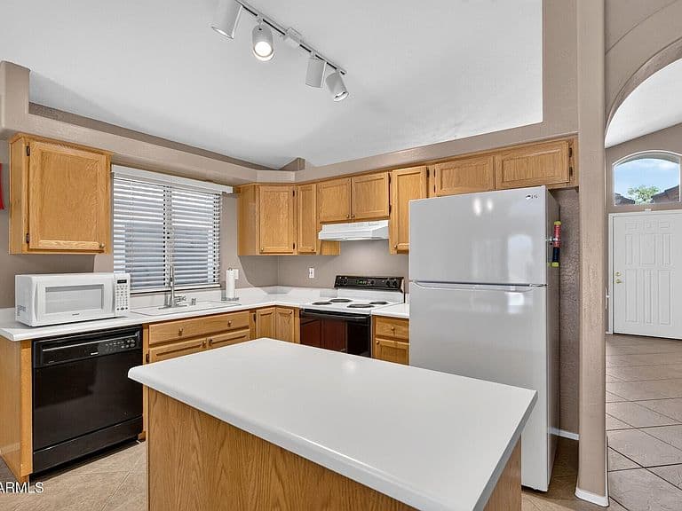3323 W CONSTITUTION Drive photo 2