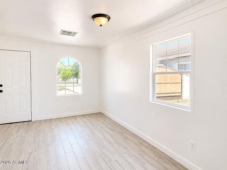 4437 S 8TH Place S photo 5