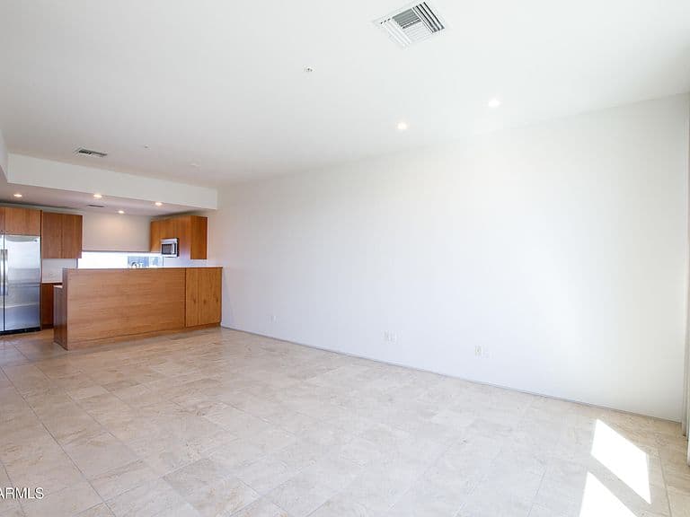 1145 E WHITTON Avenue #1008 photo 4
