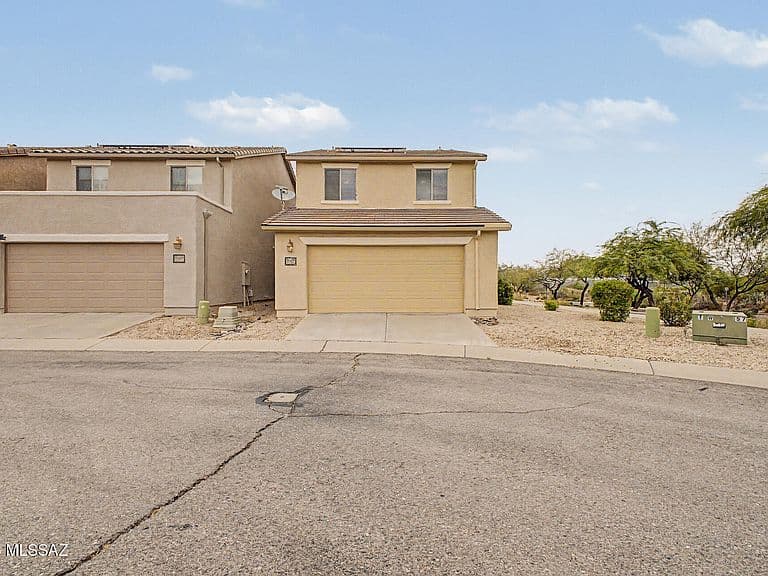 10675 E Singing Canyon Dr photo 1