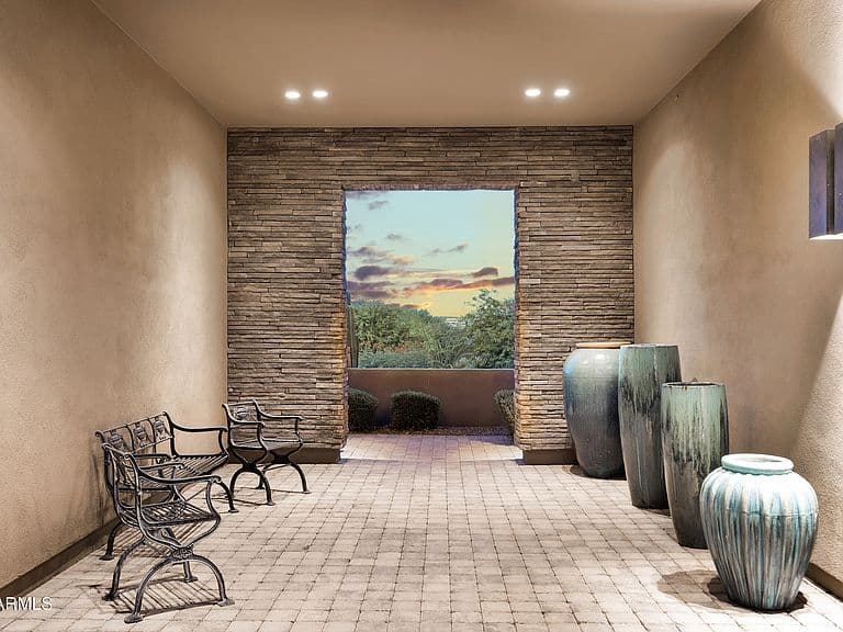 11605 E DESERT HOLLY Drive photo 2