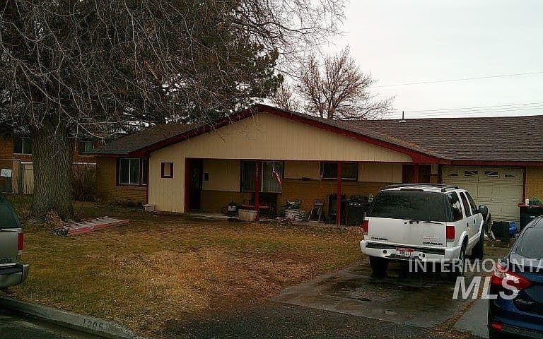 1205 Lawndale Dr photo 2