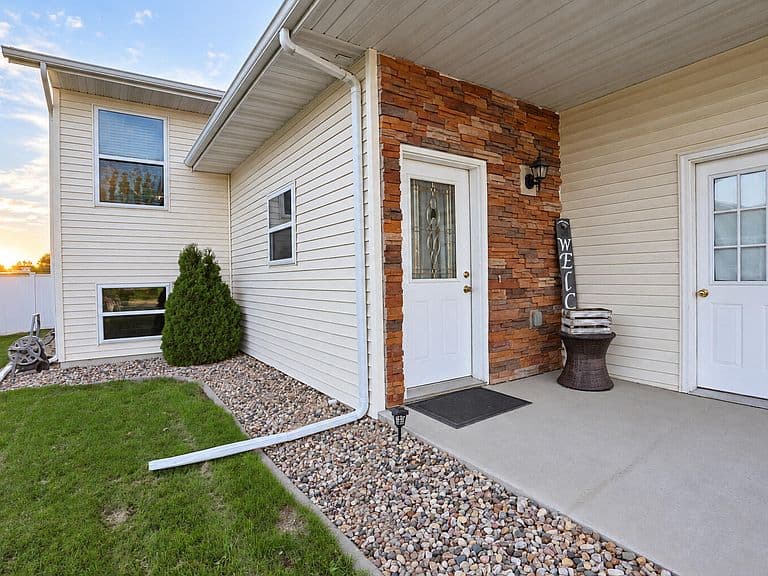 1310 Warren Dr photo 2