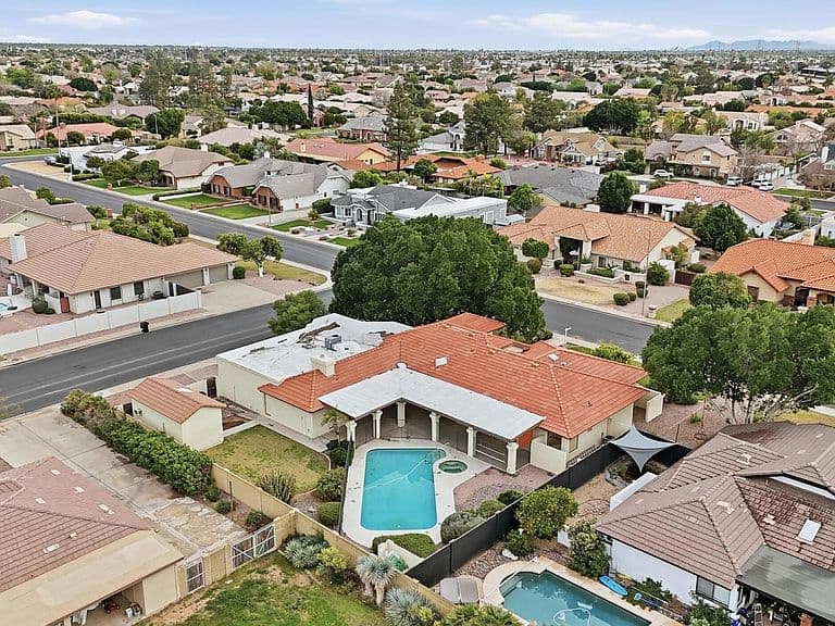 3160 E Enrose St photo 2