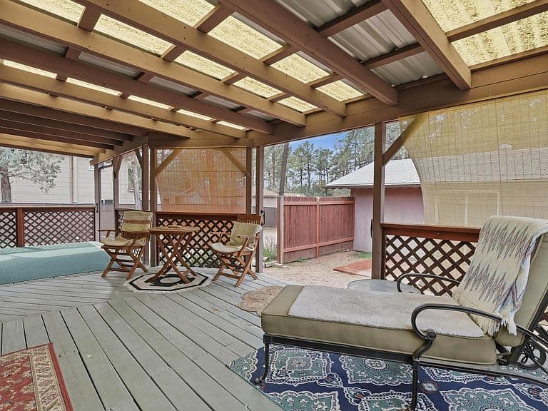 518 N Colcord Rd photo 4