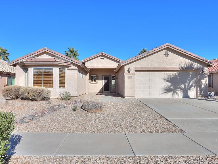 2394 E FIESTA Drive photo 1